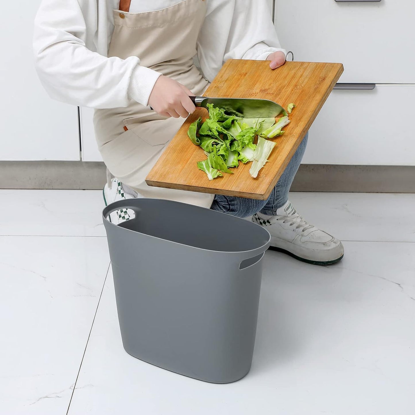 Simple and Modern Gray Trash Can - A Practical Choice for Home Storage